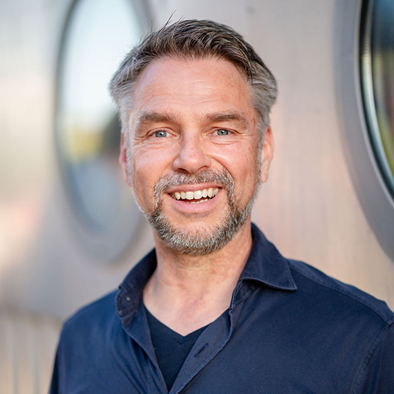 Dr. Stephan Hüttmann